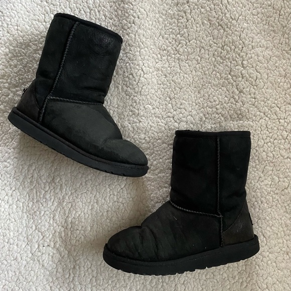 UGG Classic Black Short Kid Boots Size 3 - Picture 1 of 10